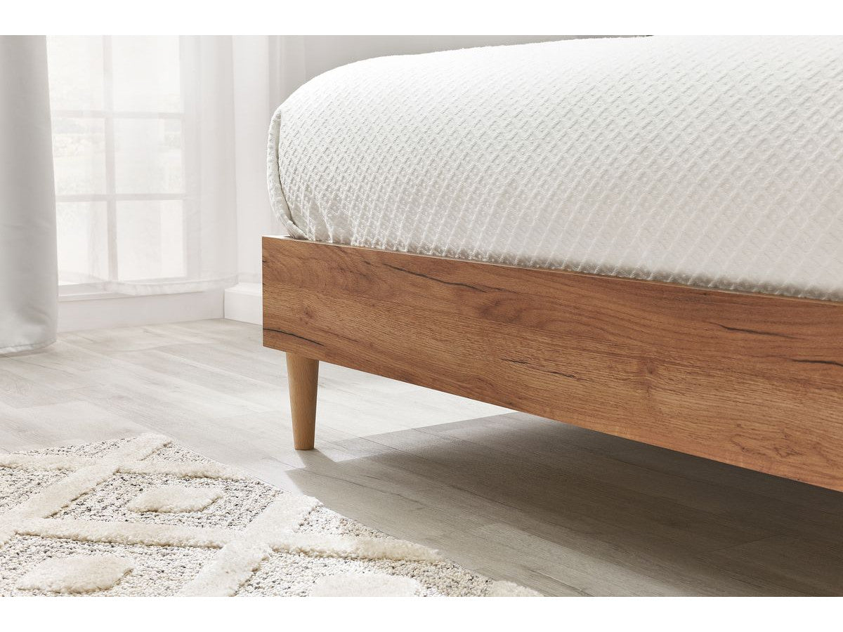 SELENA bed met massieve latten en poten van natuurlijk hout