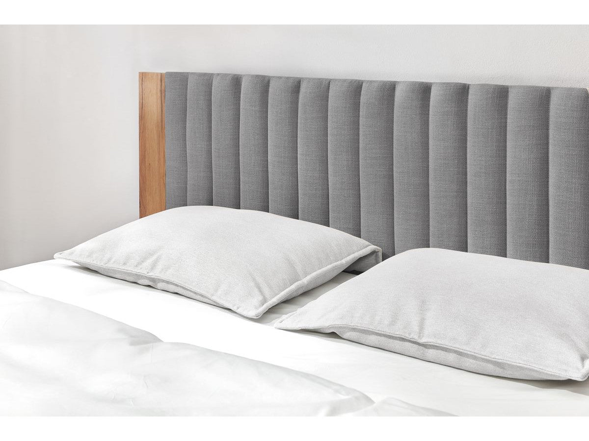 SELENA bed met massieve latten en poten van natuurlijk hout