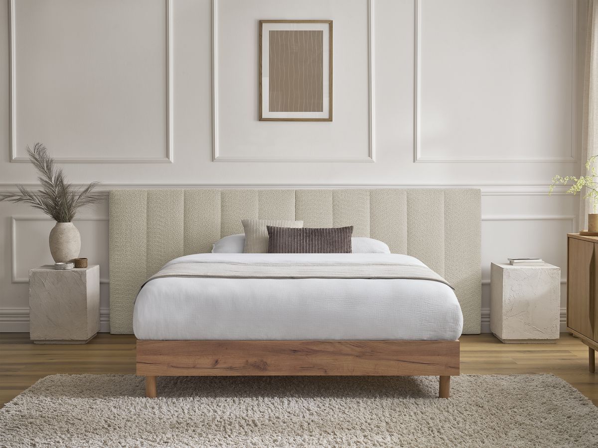 Licht TIMO bed van licht hout met massieve latten