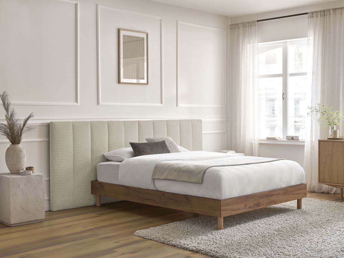 Licht TIMO bed van licht hout met massieve latten