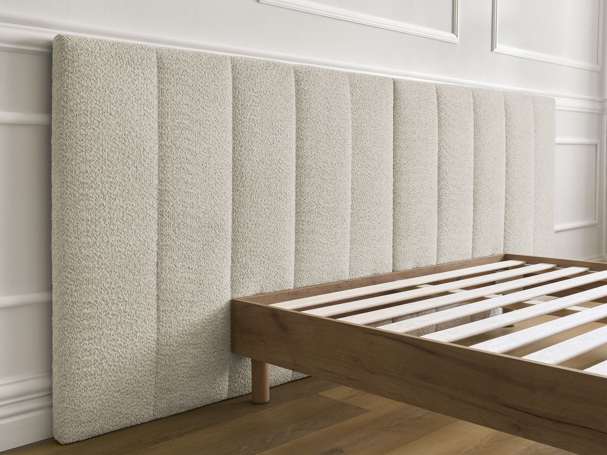 Licht TIMO bed van licht hout met massieve latten