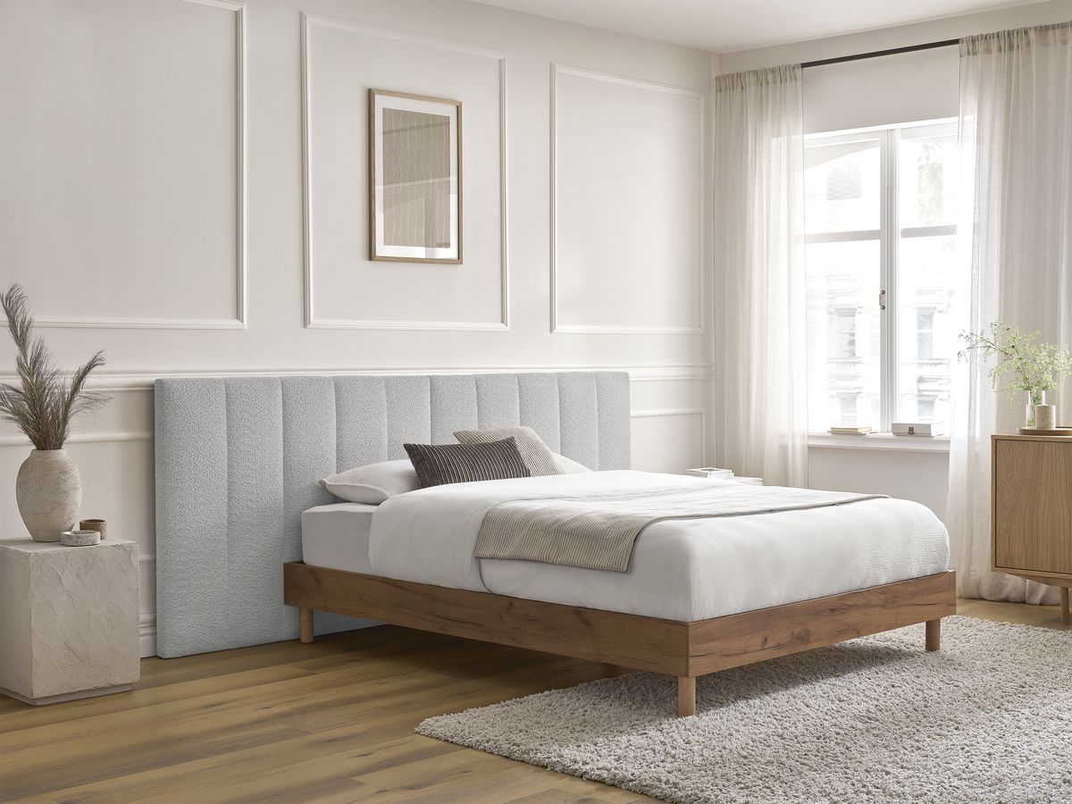 Licht TIMO bed van licht hout met massieve latten