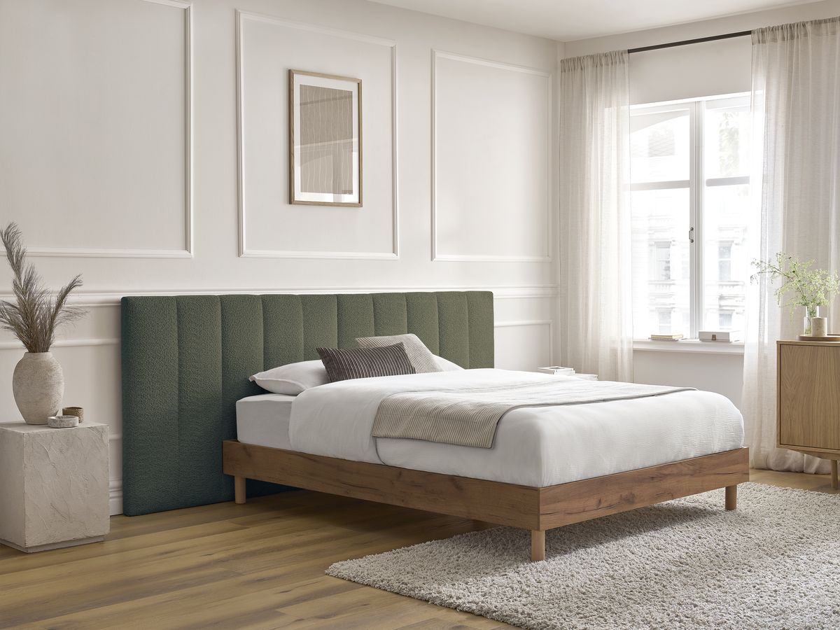 Licht TIMO bed van licht hout met massieve latten