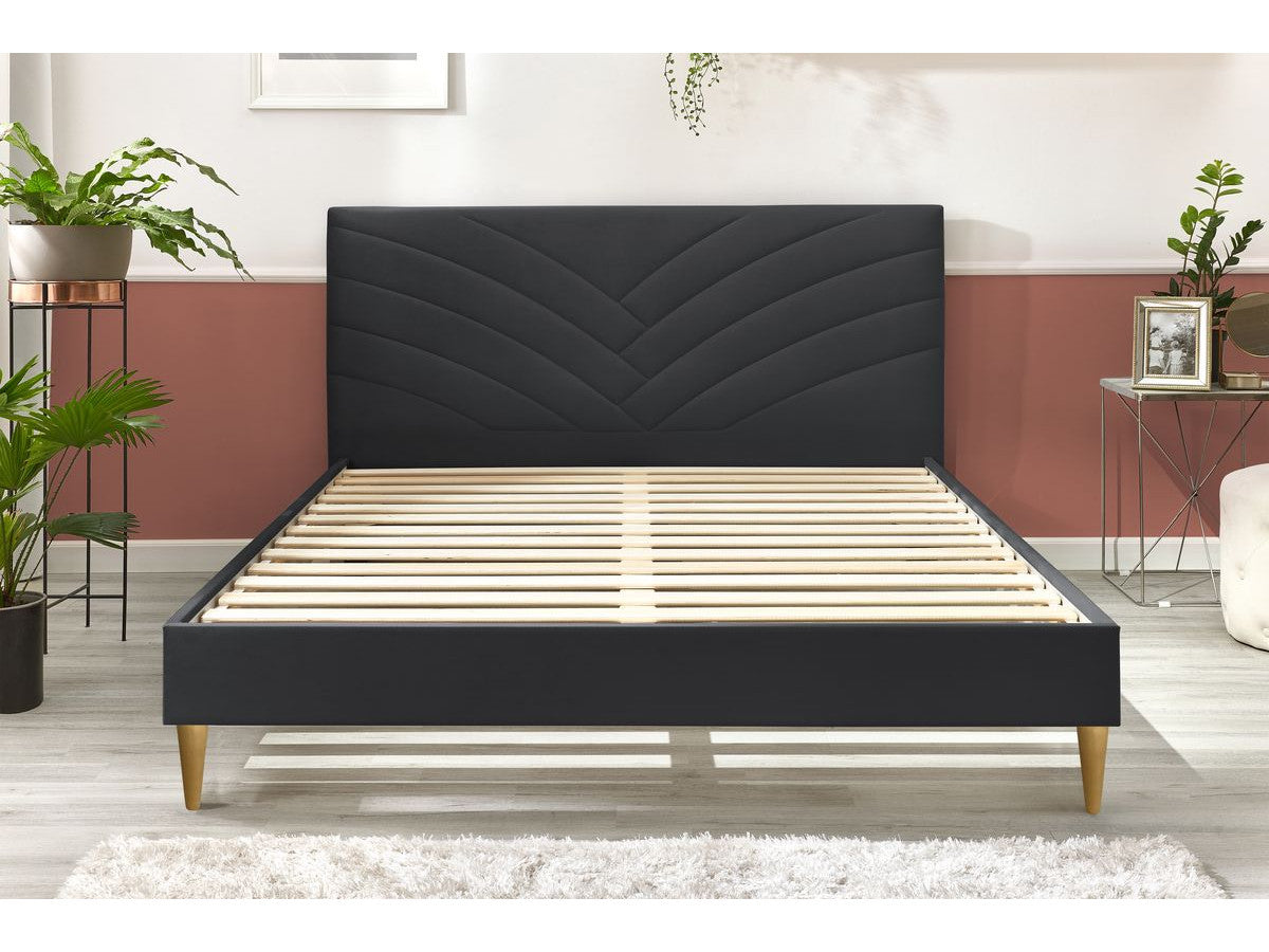 VELVET bed met massieve latten en poten van natuurlijk hout