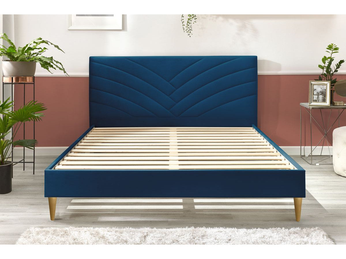 VELVET bed met massieve latten en poten van natuurlijk hout
